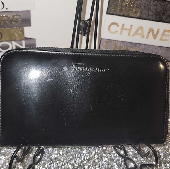 SALVATORE FERRAGAMO Black Patent Leather Zip Around Wallet 🔥 - Picture 1 of 13